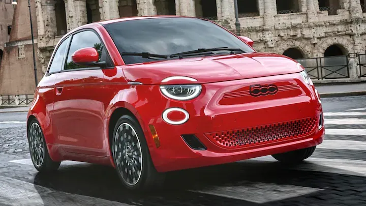 ¡Fiat 500e Red Edition: ¿Una chispa de Italia en un mercado estadounidense? 🤔🚗