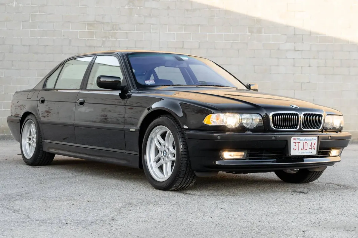 BMW 750iL 2001: ¿El Sedán de Lujo Definitivo?