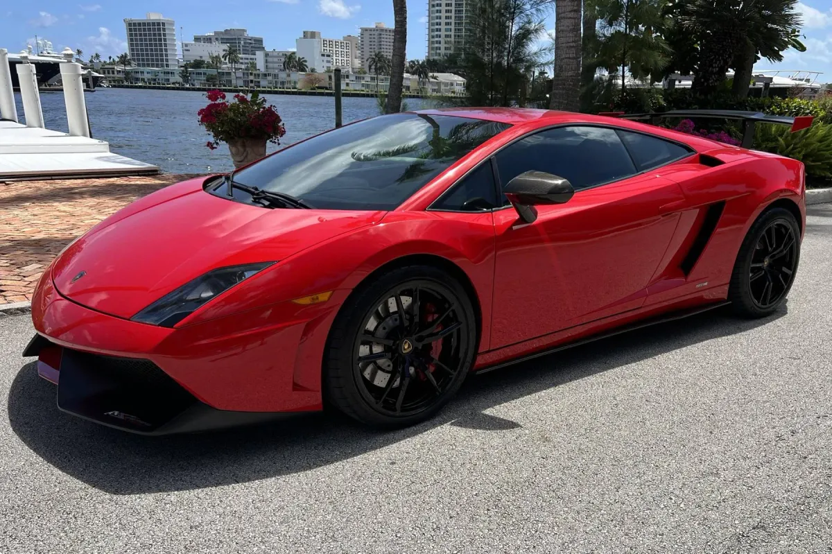 ¡Lamborghini Gallardo Super Trofeo Stradale: El Sueño de Todo Entusiasta! 🏎️