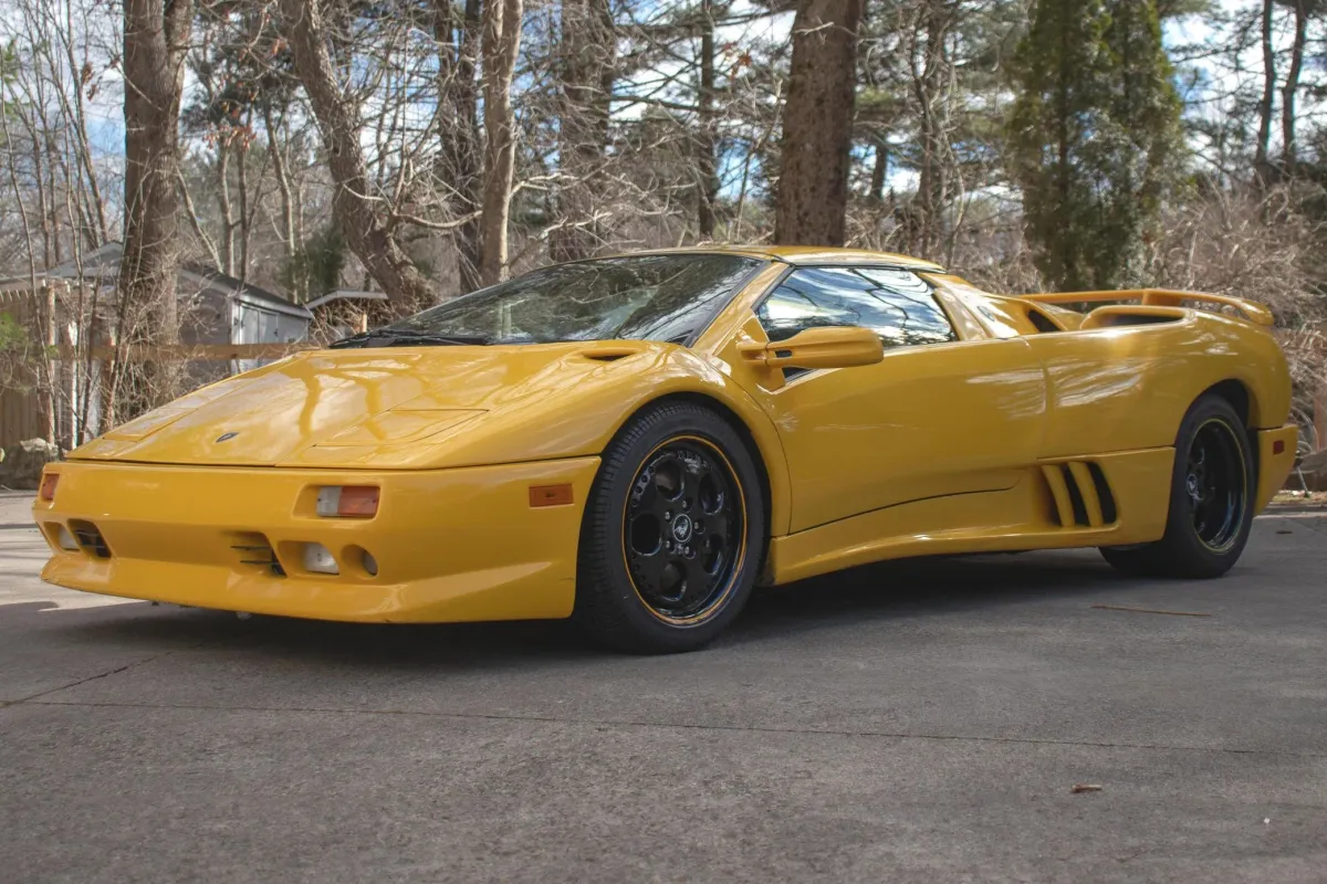 El Lamborghini Diablo VT Roadster: ¿Una obra maestra de la ingeniería o un capricho extravagante? 🤔