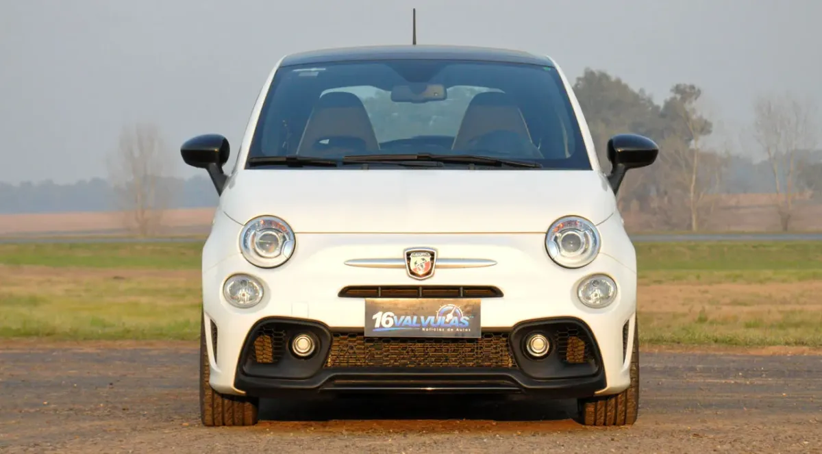 ¡A Toda Máquina! Fiat 500 Abarth: ¿Un Auto Loco a Precio Loco? 🤯