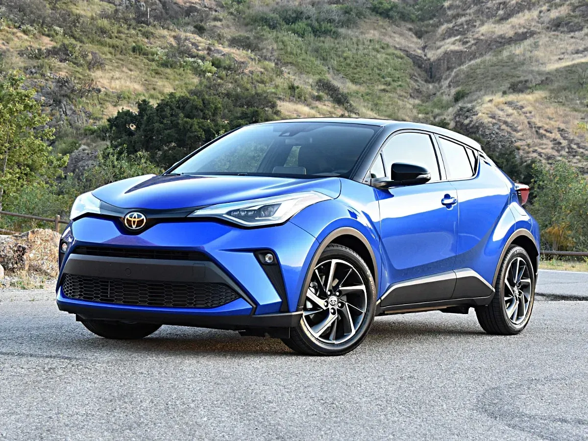 ¡El Toyota C-HR: Un auto que rompe con lo convencional! 🤯🚗