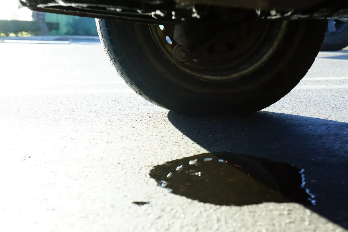 Qué Hacer si tu Auto Tiene Fugas de Aceite: Guía Paso a Paso