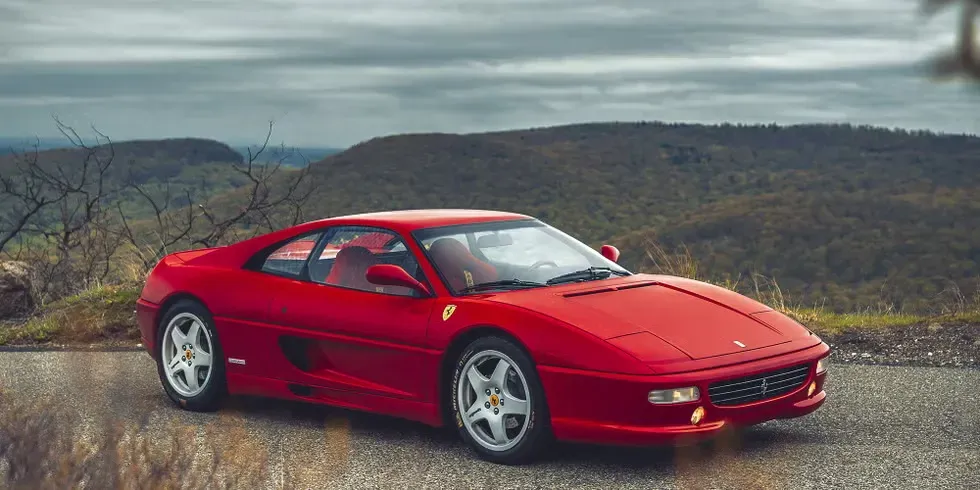 Ferrari F355: La Belleza del Pasado y el Sonido del Futuro