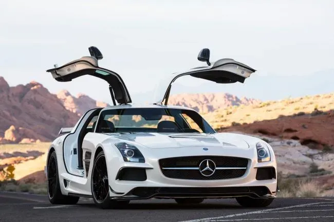 ¡El Mercedes-Benz SLS Black Series: Un Canto a la Pureza Deportiva! 🔥