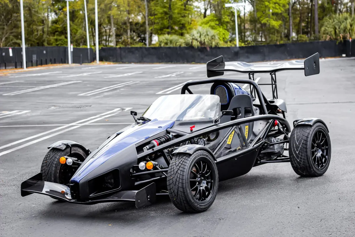 ¡El Ariel Atom 3: Un Auto Loco que Te Dejará Sin Aliento! 🤯