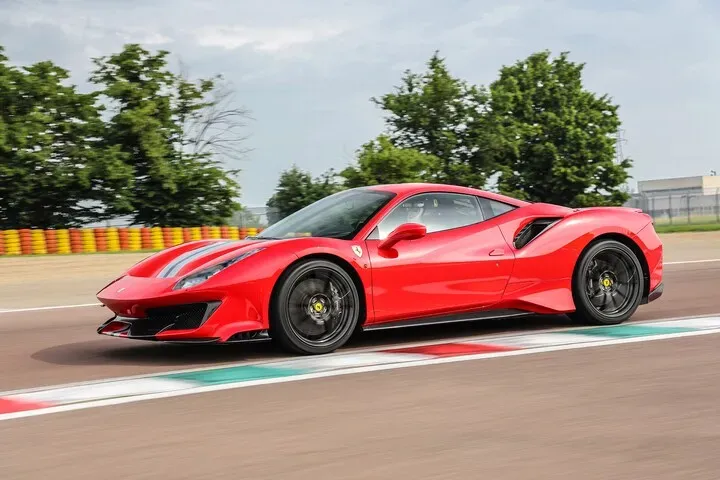 ¡Ferrari 488 Pista: La Bestia Roja que No Necesita Más Potencia! 🏎️🔥