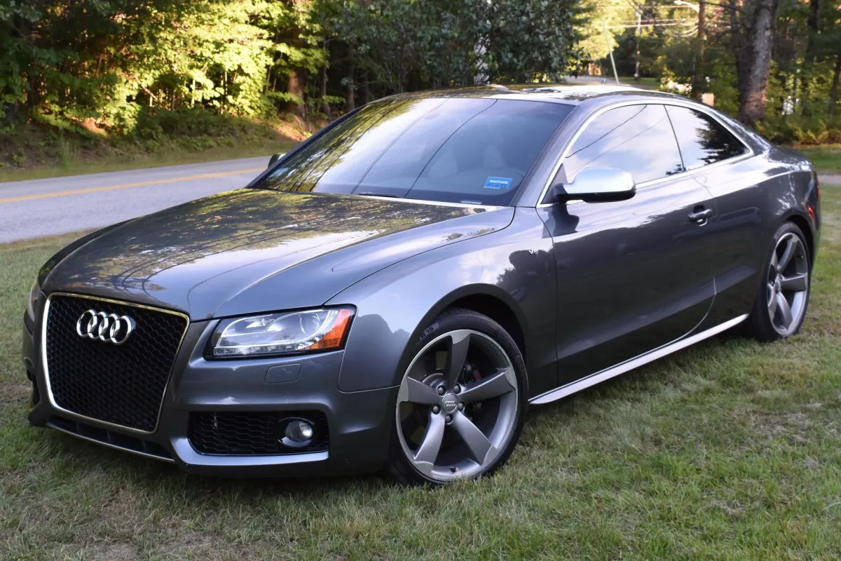 ¡El Audi S5 V8 Manual: La Belleza de un Clásico con un Toque Moderno! 🤯🚗💨