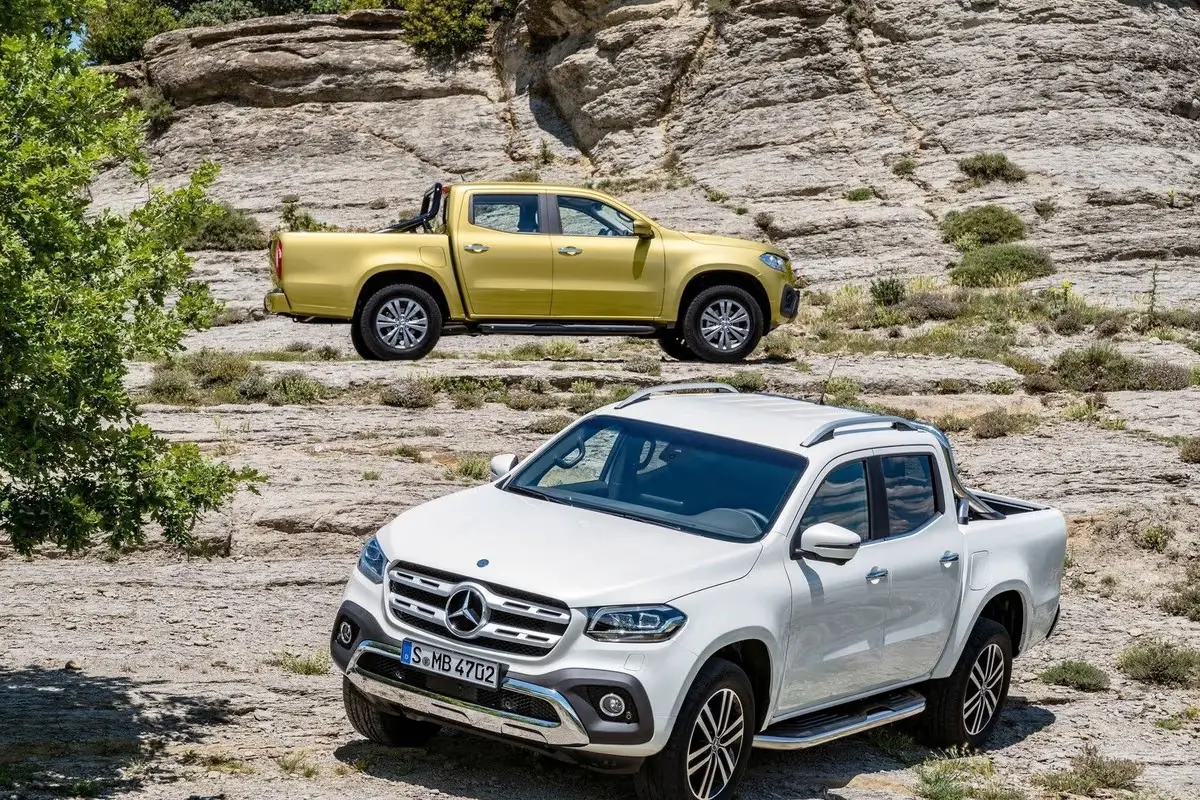 ¡A Prueba de Todo!  Mercedes-Benz X-Class vs. Toyota Hilux: ¿Quién Reina en el Off-Road? 🏆