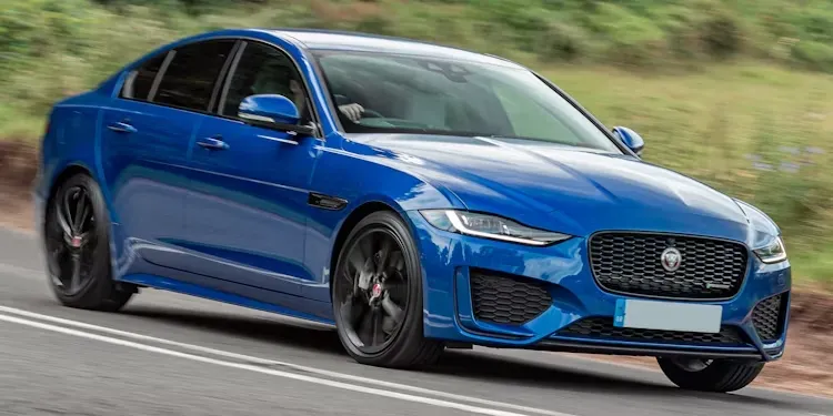 ¡El Jaguar XE: Una revolución sobre ruedas! 💥