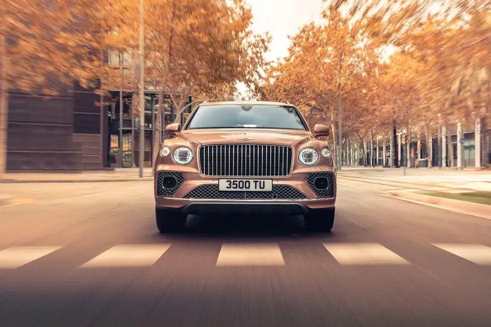 Bentley Bentayga: El SUV de Lujo que Redefine el Concepto de "Off-Road" 🚘