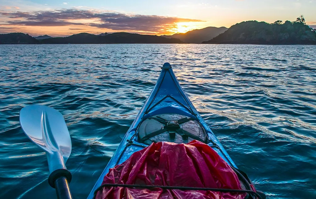 ¡Descubre la magia del Kayak en la ciudad! 🚣‍♂️🏙️