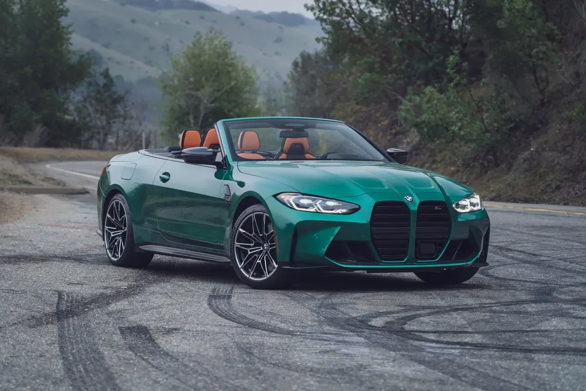 ¡El BMW M4 Convertible: Un deportivo con alma de verano! ☀️💨