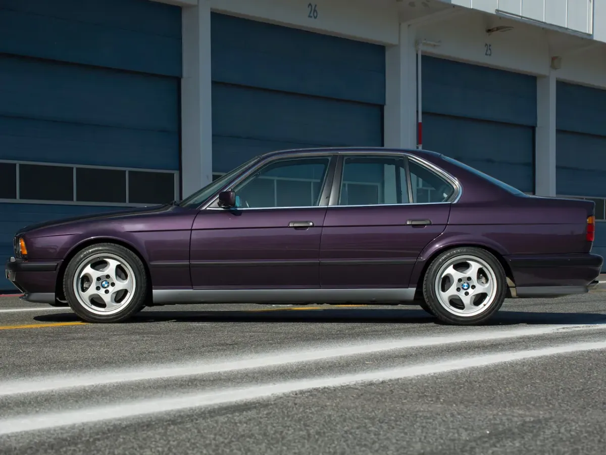 ¡Un BMW M5 E34 Especial para Fanáticos! 🤔