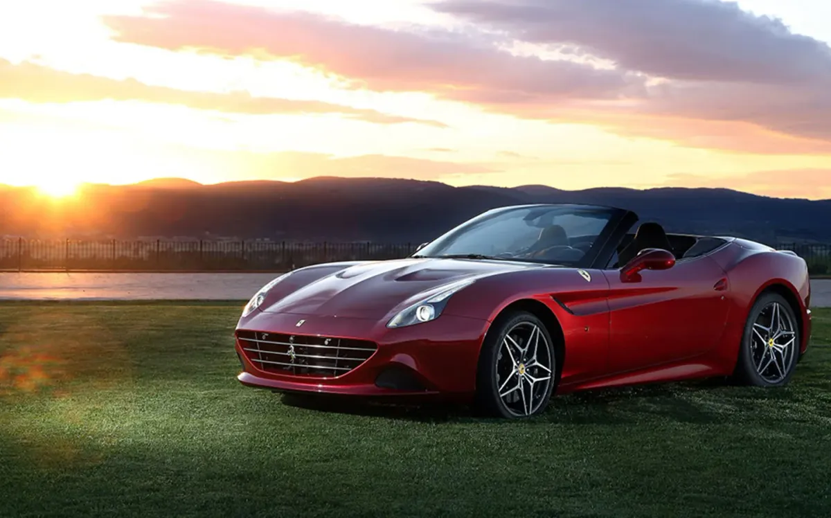 ¡Ferrari California T: Un nuevo rugido para el corazón del Tifosi! 🏎️💨