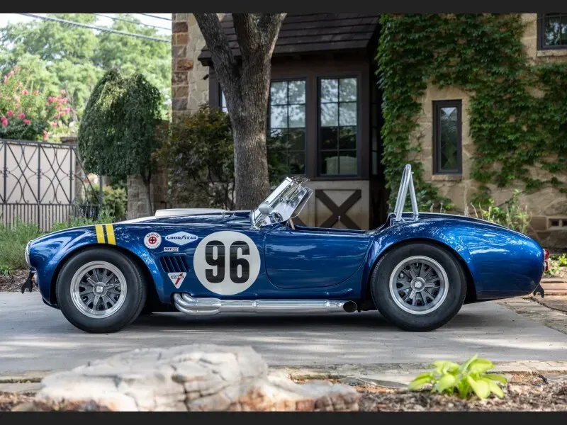 ¡Acelerando la verdad! ¿Carroll Shelby Mintió Sobre la Velocidad de la Cobra?