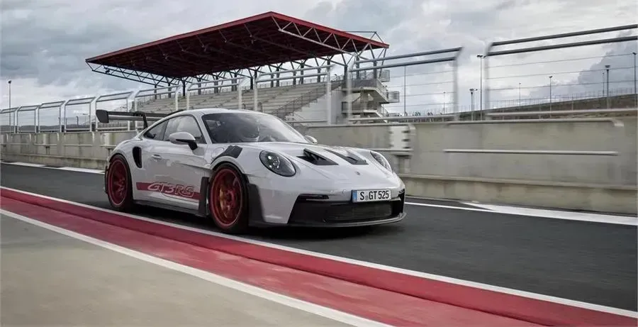 ¡Porsche 911 GT3 RS: ¡Más que un simple deportivo! 🏎️🤯