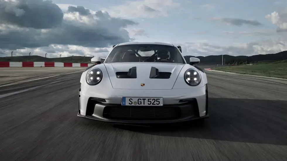 ¡El Porsche 911 GT3 RS 2023: Un Volcán de Potencia! 🔥