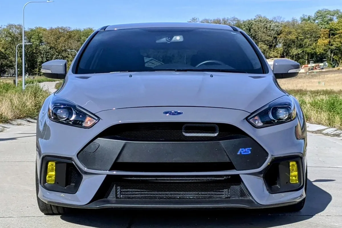 ¡El Ford Focus RS: Un Demonio de la Velocidad! 🔥