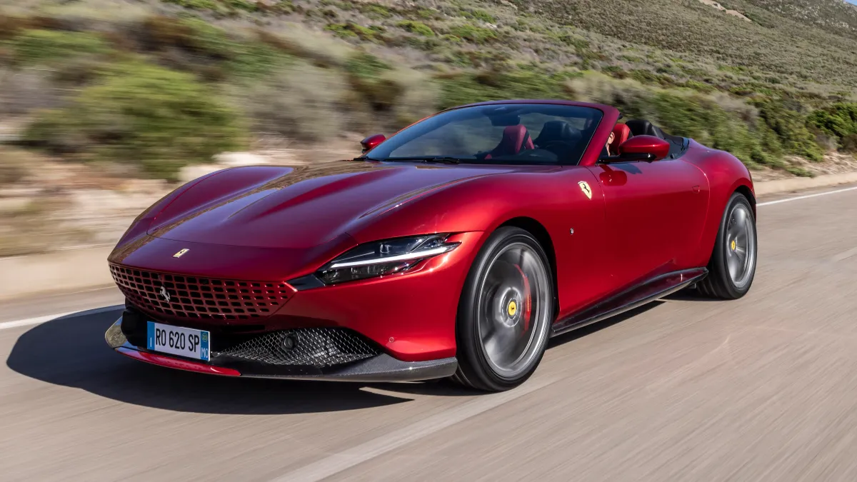 ¡Ferrari Roma Spider: La Dolce Vita Sobre Ruedas! 🏎️☀️