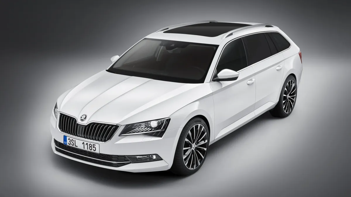 ¡Nuevo Skoda Superb Combi: Una Actualización Impresionante que Mantiene su Esencia!