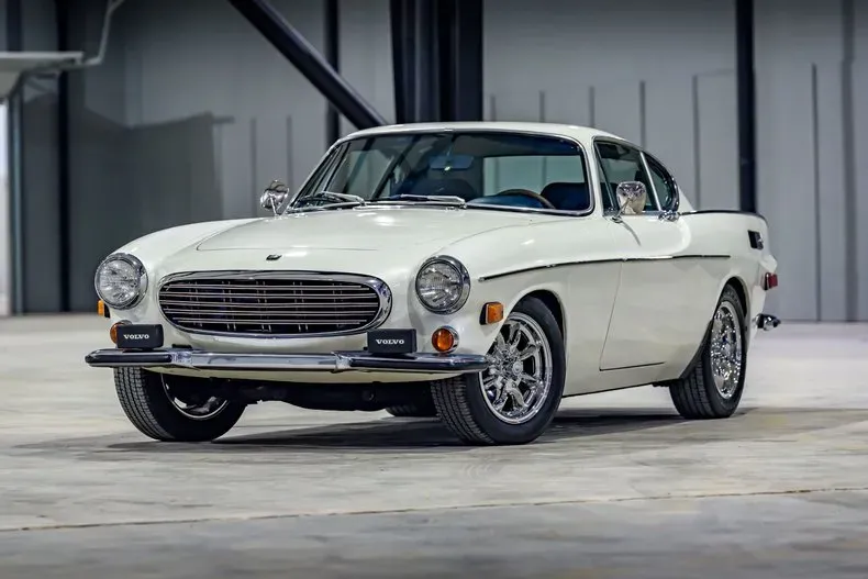 Volvo P1800E: Análisis de un Clásico de Cine y la Carretera 🚗💨