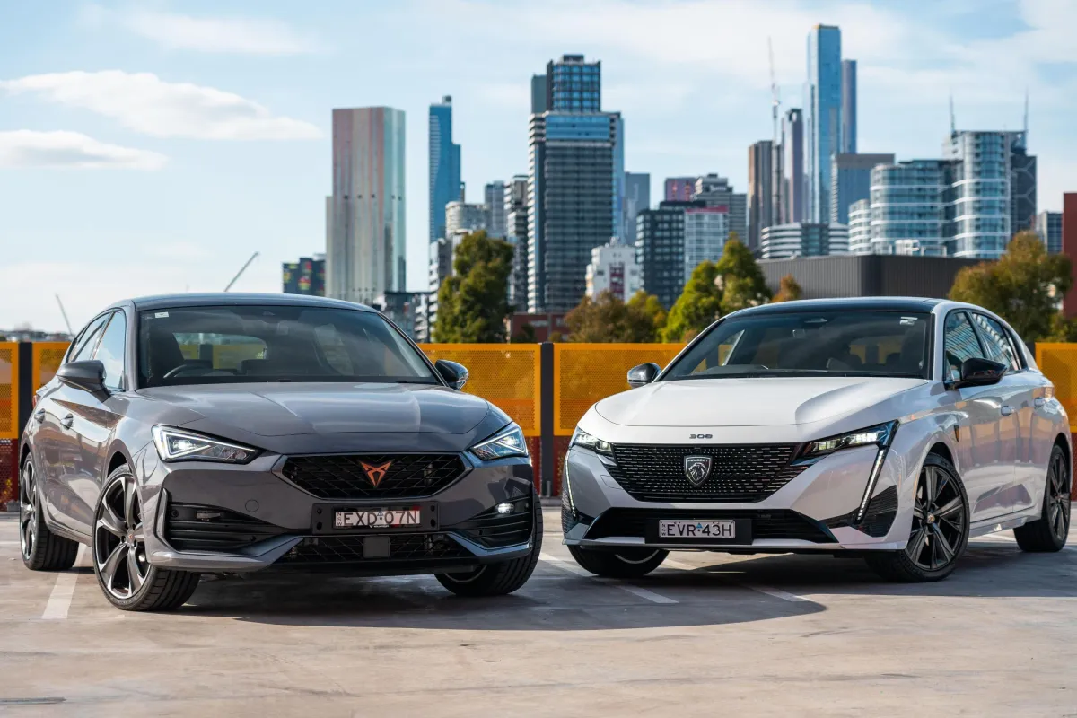 Peugeot 308 GT Hybrid vs Cupra León e-Hybrid: ¿Cuál es el mejor para ti?