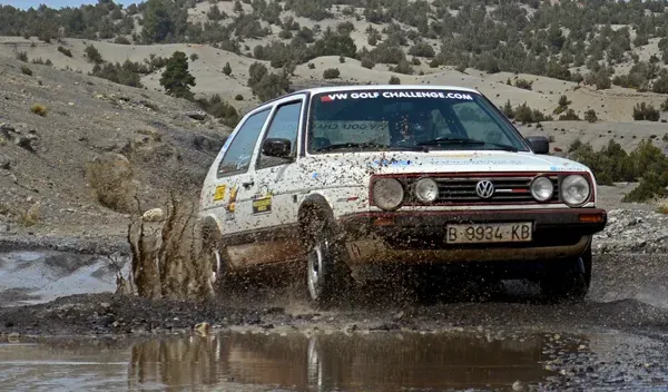 Volkswagen Golf Challenge: Preparando un Clásico para la Aventura en Túnez 🚗💨