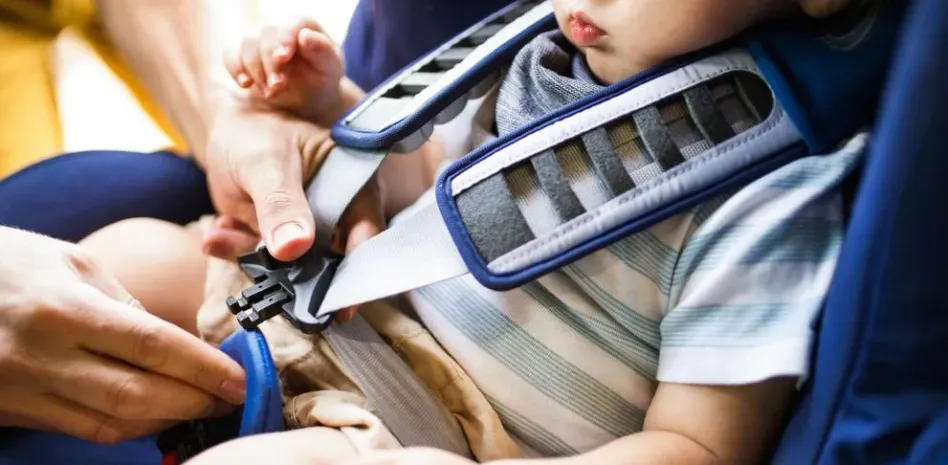 ¡Seguridad en el camino! 🚗👶  La guía definitiva para elegir la silla de auto para tu hijo 🛡️