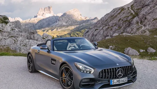 AMG GT C Roadster: ¿El deportivo de techo rígido que te hará soñar? 🤯