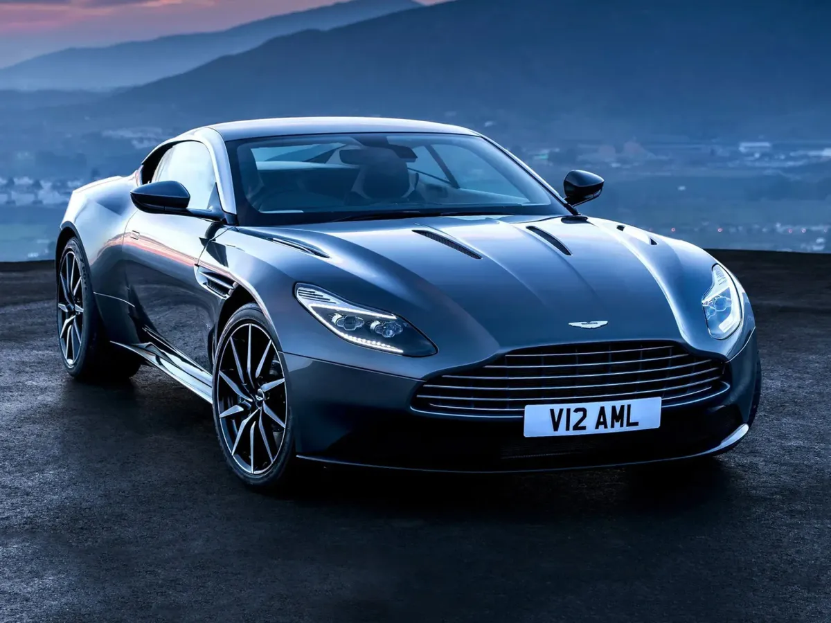 ¡El Aston Martin DB11: Una Leyenda Británica Renace! 🏎️🇬🇧