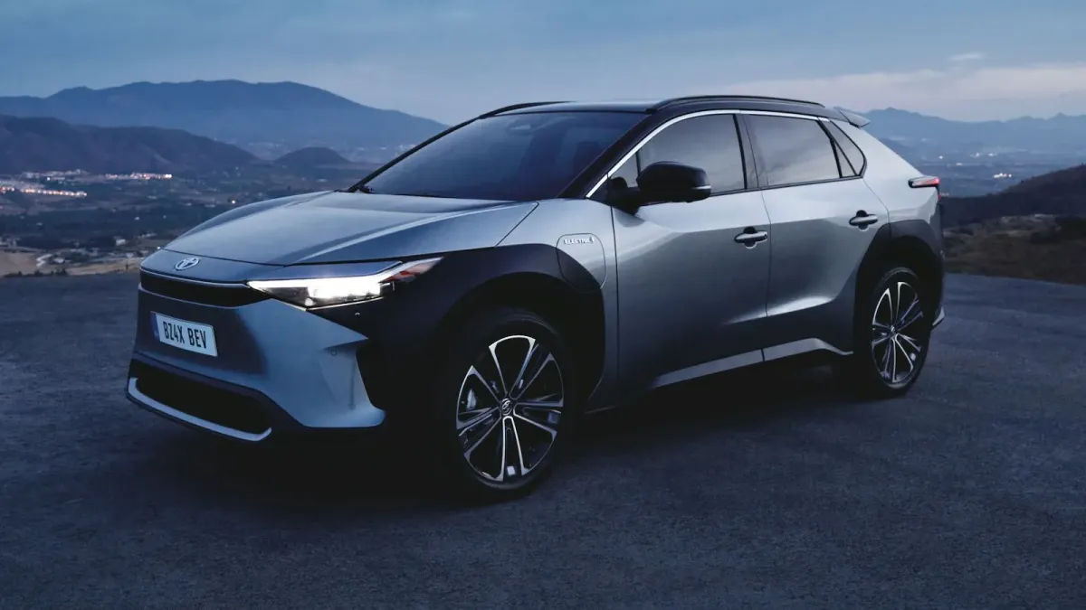 ¡El Toyota bZ4X: Un SUV Eléctrico Que Se Enfrenta a Los Gigantes! 🚗⚡️