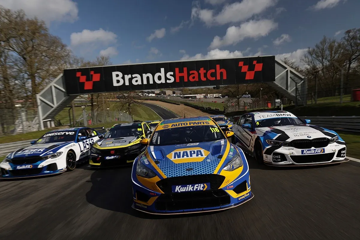 ¡El BTCC 2023 arranca con un frenesí! 💨 ¿Quién dominará las pistas? 🏆