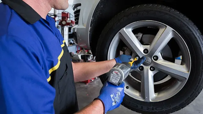 🚗 ¿Cuándo Deben Cambiarse los Neumáticos de tu Auto? Señales de Desgaste  [¡Aprende a Detectarlas!]