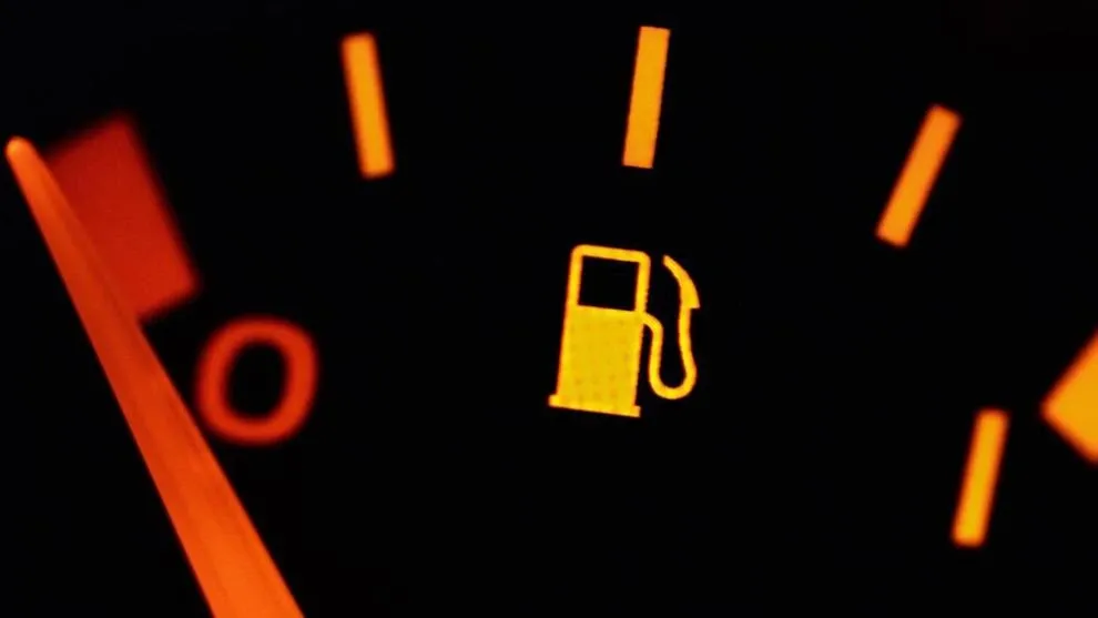 ¡Qué Hacer si te Quedas sin Gasolina en Carretera! 😱🚗 Guía Completa para Fanáticos del Motor