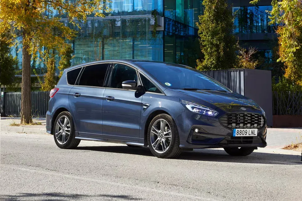 ¡El Ford S-MAX Híbrido: Un Monovolumen con Alma Deportiva! 🤯⚡️