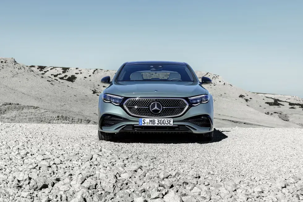 ¡El Mercedes-Benz Clase E 2024: Una Berlina de Lujo que Se Reinventa!