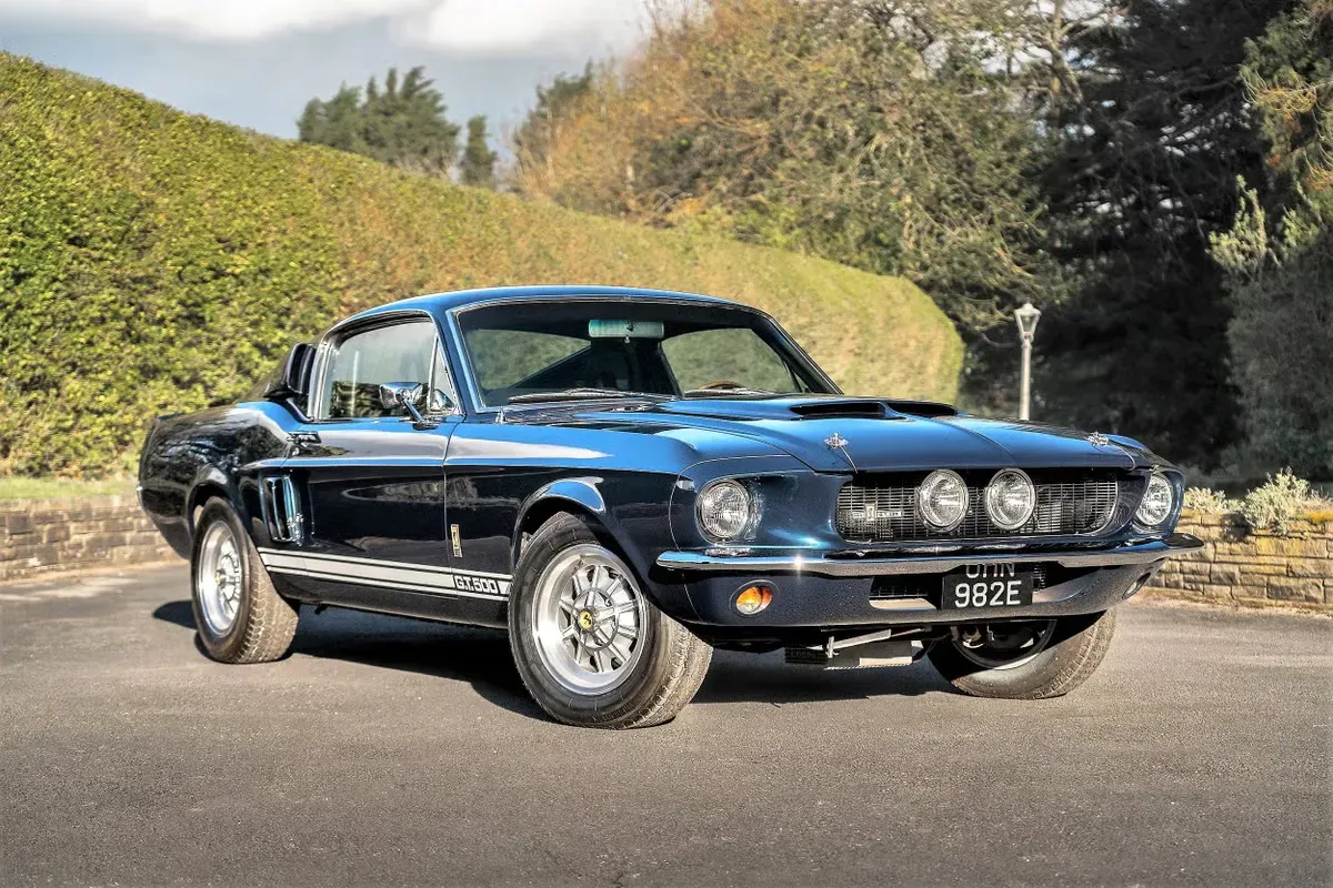 ¡Rugiendo con el Pasado!:  Ford Mustang Shelby GT500 1967:  Un Viaje al Corazón de la Historia Automotriz