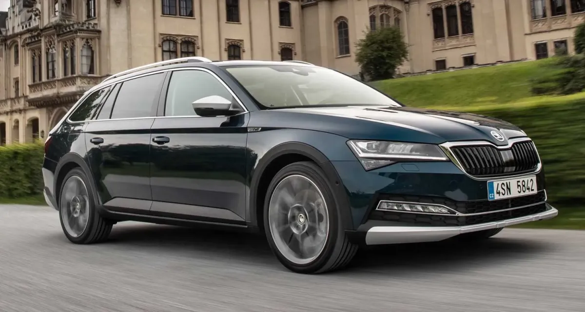 Skoda Superb: ¿Lujo Inteligente a un Precio Accesible? 🤔