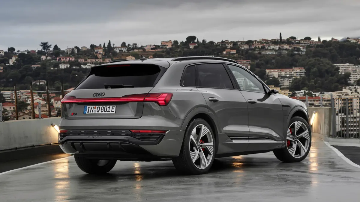 Audi Q8 e-tron 2023: ¿Un Lujo Silencioso o un Diseño Conservador?