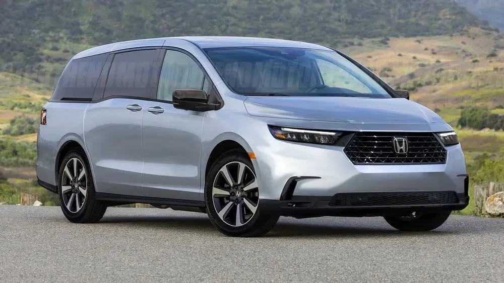 ¡La Honda Odyssey 2025: ¿Se Reinventa o Sigue Siendo la Reina de las Minivans? 🚐