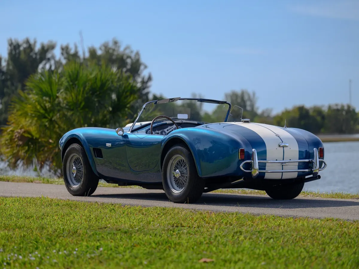 1964 Shelby 289 Cobra: ¡Un Homenaje a la Leyenda del Automovilismo! 🐍💨