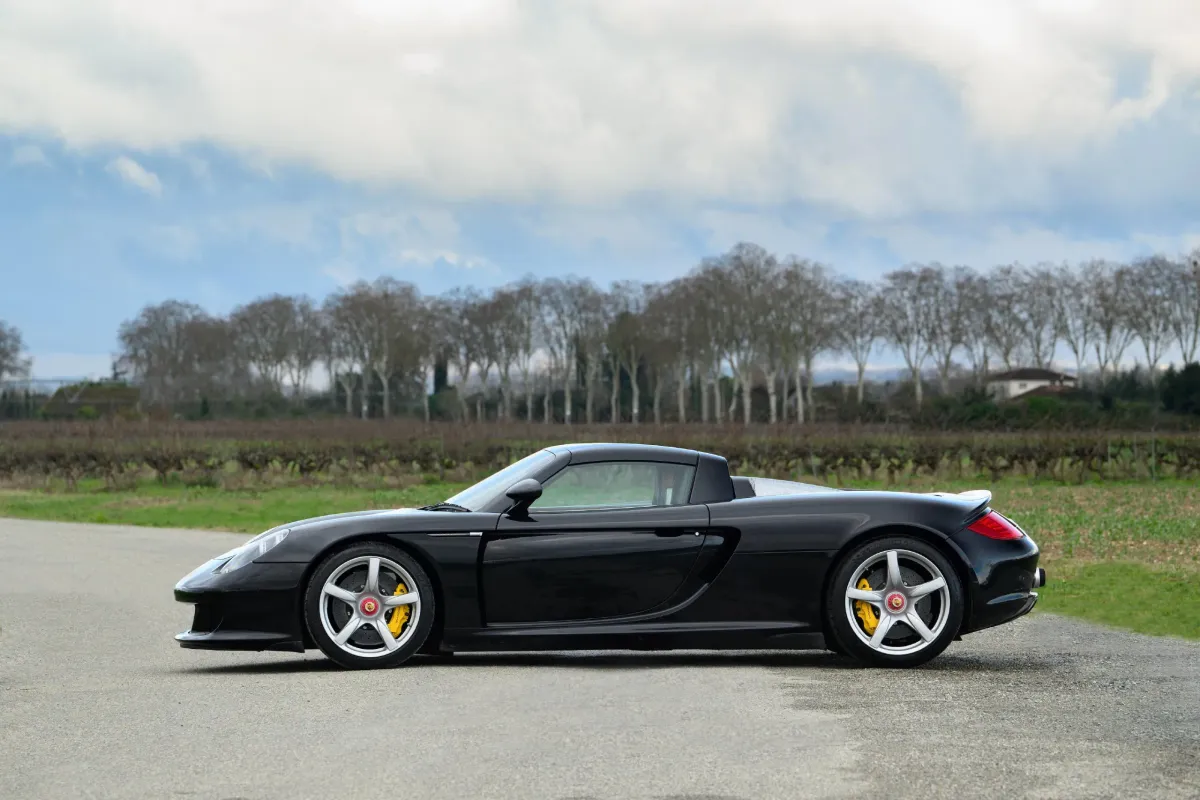 Porsche Carrera GT Coupé: La Leyenda Viva del Motor (2005)