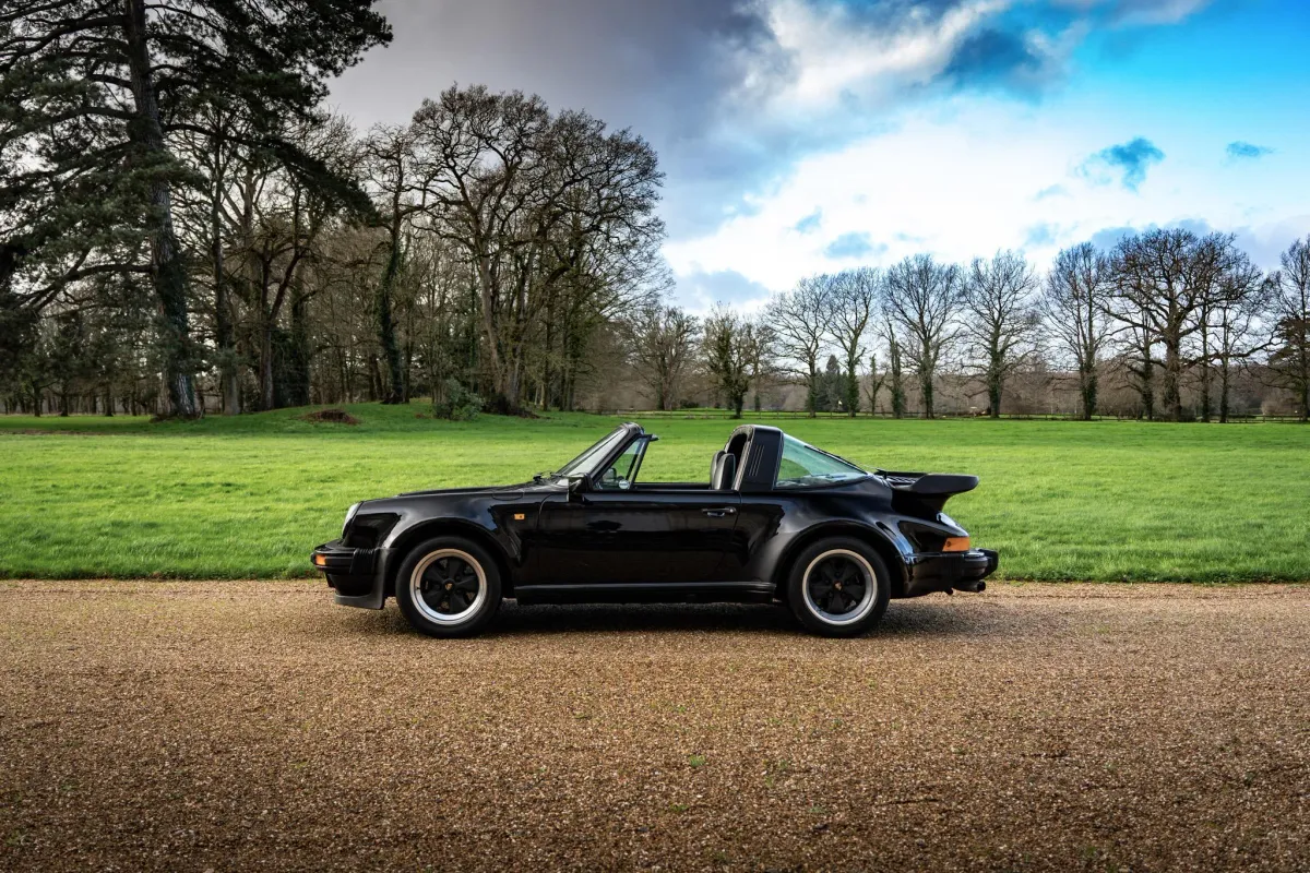 Porsche 911 Turbo Targa 3.3 (1988): Una Leyenda de Poder y Estilo 🚗💨