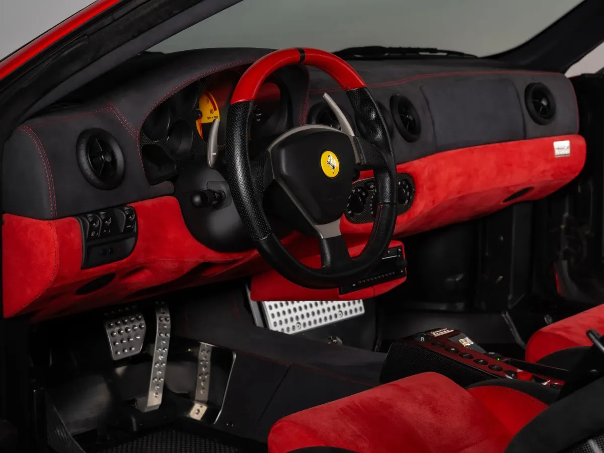 Ferrari 360 Challenge Stradale: Un Canto a la Pureza Deportiva