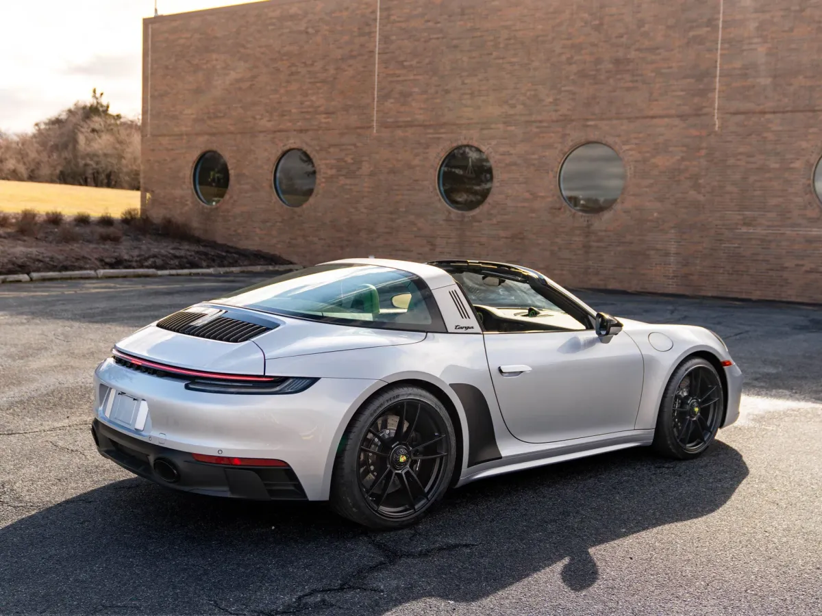 Porsche 911 Targa 4 GTS 2023: La Leyenda Renace con Techo Abatible