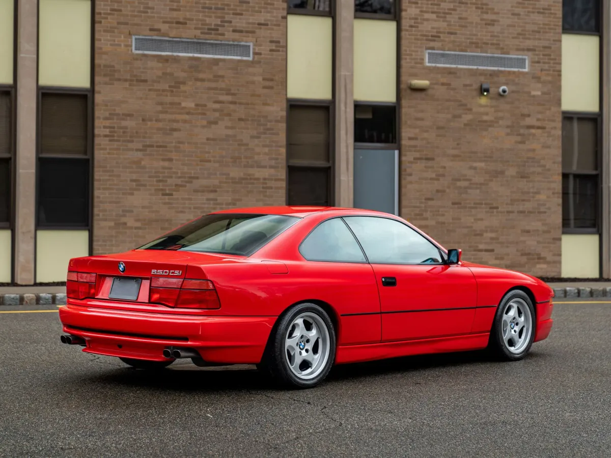 BMW 850 CSi 1994: Un Icono de Potencia y Elegancia (Reseña Completa)