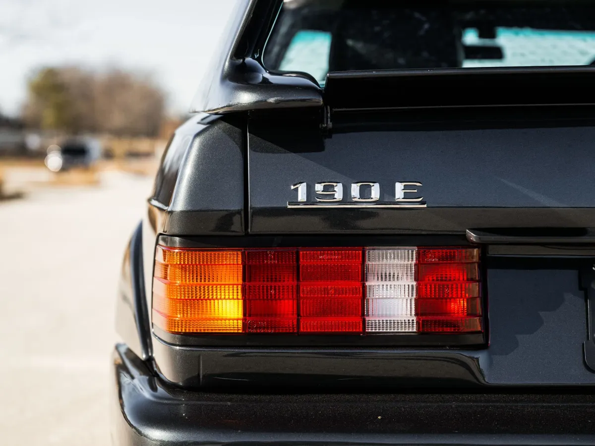 Mercedes-Benz 190 E 2.5-16 Evolution II: Una Leyenda de la Ingeniería Alemana🏆