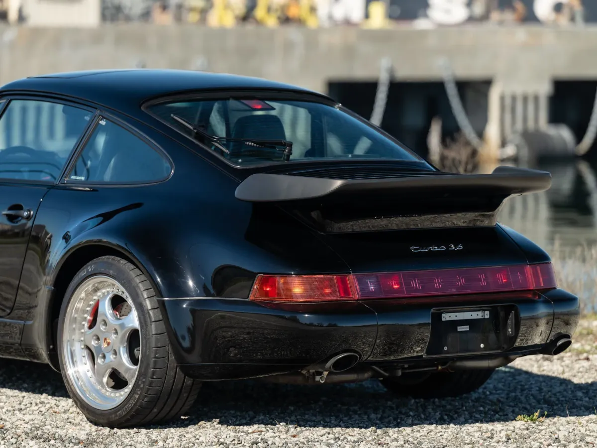 Porsche 911 Turbo 3.6 (1994): La Leyenda Renace en un Clásico Moderno