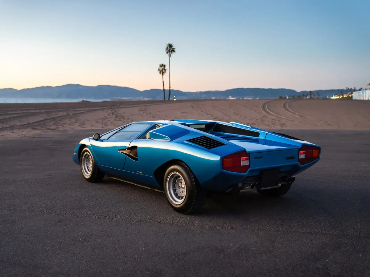 Lamborghini Countach LP 400 'Periscopio': Un Icono del Diseño Italiano